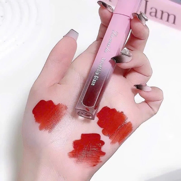 Dưới đây là một sản phẩm được thiết kế đặc biệt để đáp ứng nhu cầu vừa “đánh màu” vừa “dưỡng môi”. (Ảnh 5)