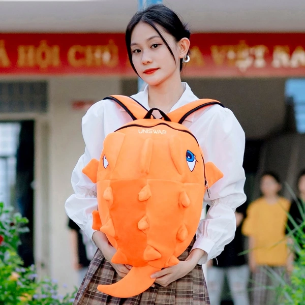 Sau một chặng đường dài, ba lô hình khủng long khiến lưng tôi phải suy nghĩ lại về sự tiện nghi - Ảnh 4 Sau một chặng đường dài, ba lô hình khủng long khiến lưng tôi phải suy nghĩ lại về sự tiện nghi - Ảnh 4