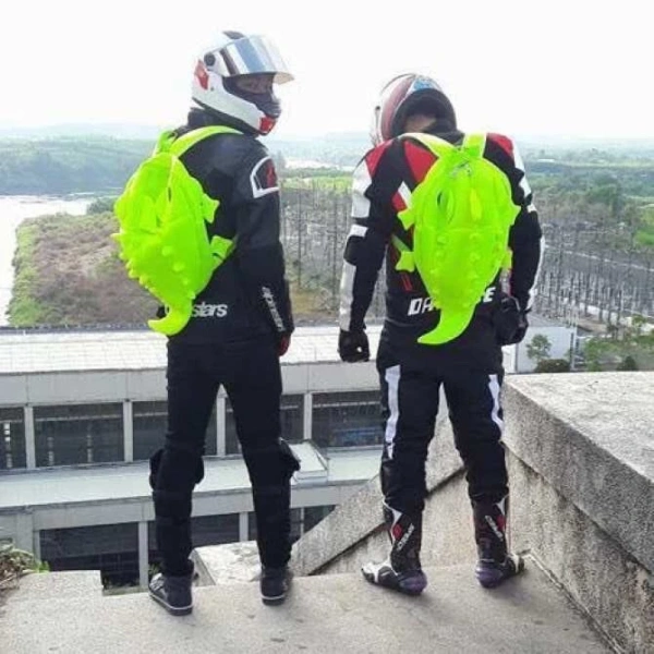 Trong một chuyến du lịch cuối tuần tới Đà Lạt, tôi đã mang balo khủng long để đựng máy ảnh, áo khoác, và một chiếc mũ bảo hiểm fullface. (Ảnh 5) Trong một chuyến du lịch cuối tuần tới Đà Lạt, tôi đã mang balo khủng long để đựng máy ảnh, áo khoác, và một chiếc mũ bảo hiểm fullface. (Ảnh 5)