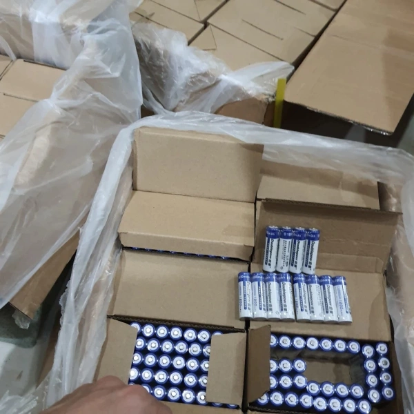 Nhìn nhanh vào thông số, bộ sạc Douplepow DP‑B02 cho phép đồng thời sạc 4 pin AA/AAA và tự động điều chỉnh dòng sạc dựa trên trạng thái pin. (Ảnh 3)
