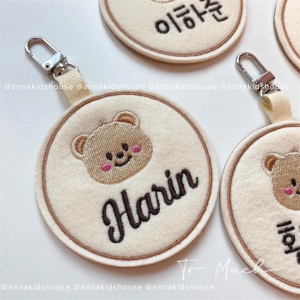 Móc cần được gắn vào tường hoặc bệ cố định bằng vít hoặc keo dán chuyên dụng. (Ảnh 3) Móc cần được gắn vào tường hoặc bệ cố định bằng vít hoặc keo dán chuyên dụng. (Ảnh 3)