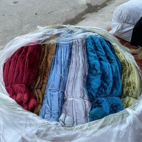 Thị trường hiện nay có nhiều loại chăn “văn phòng” với các tính năng khác nhau, nhưng không phải tất cả đều đáp ứng được nhu cầu thực tế. (Ảnh 3)
