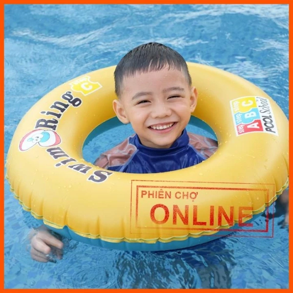 Nhựa PVC được sử dụng rộng rãi trong các sản phẩm bơi lội nhờ độ bền, không thấm nước và không gây kích ứng da. (Ảnh 2) Nhựa PVC được sử dụng rộng rãi trong các sản phẩm bơi lội nhờ độ bền, không thấm nước và không gây kích ứng da. (Ảnh 2)