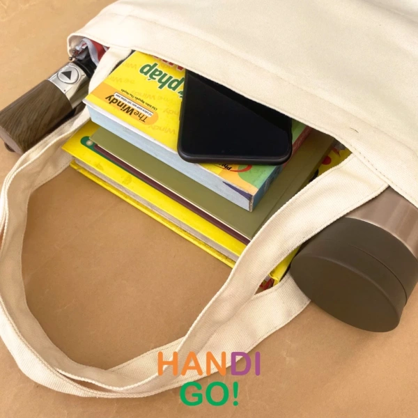 Thị trường hiện nay có nhiều thương hiệu cung cấp túi tote canvas, mỗi thương hiệu có cách lựa chọn vật liệu và thiết kế khóa kéo riêng. (Ảnh 3) Thị trường hiện nay có nhiều thương hiệu cung cấp túi tote canvas, mỗi thương hiệu có cách lựa chọn vật liệu và thiết kế khóa kéo riêng. (Ảnh 3)