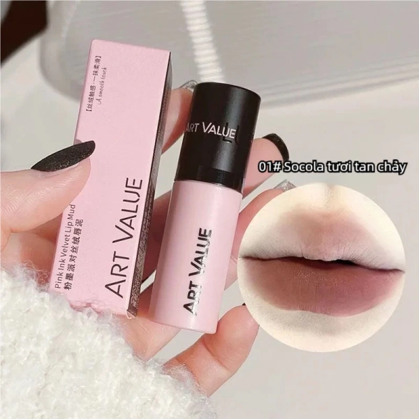 Để duy trì môi mềm mịn, việc dùng kem dưỡng môi không chỉ là “bổ sung” mà còn là “hỗ trợ” quá trình bám màu của son. (Ảnh 4)
