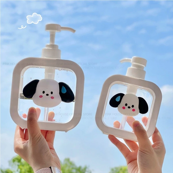 Với khả năng tháo rời phần thân và phần viền, chai chiết dung dịch không chỉ thích hợp cho sữa tắm mà còn có thể chứa dầu gội, nước rửa tay, thậm chí là nước rửa chén. (Ảnh 3) Với khả năng tháo rời phần thân và phần viền, chai chiết dung dịch không chỉ thích hợp cho sữa tắm mà còn có thể chứa dầu gội, nước rửa tay, thậm chí là nước rửa chén. (Ảnh 3)