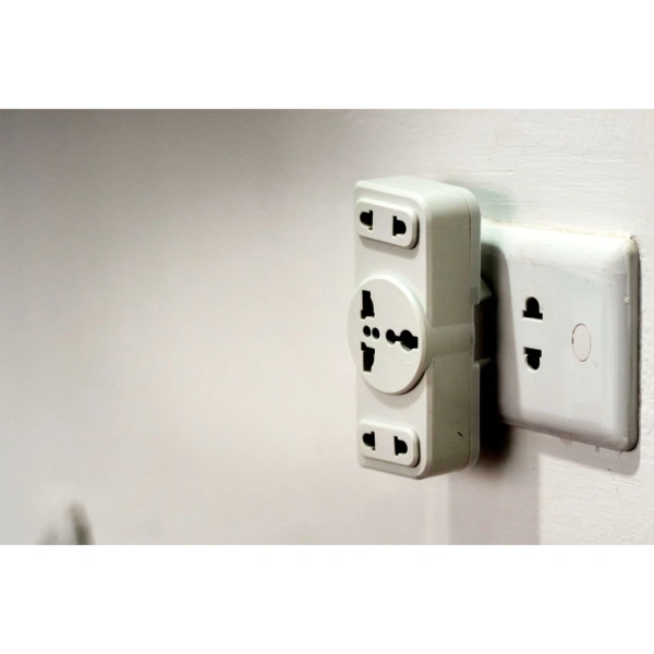 Sự an toàn của ổ cắm chia 3 chấu 2000 W chỉ bộc lộ khi bạn dùng đồng thời nhiều thiết bị công suất cao. - Ảnh 4 Sự an toàn của ổ cắm chia 3 chấu 2000 W chỉ bộc lộ khi bạn dùng đồng thời nhiều thiết bị công suất cao. - Ảnh 4