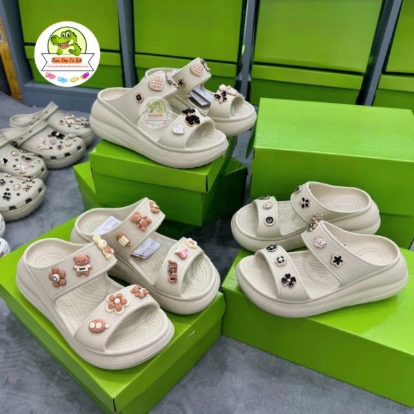 Sự bất ngờ khi đế cao siêu êm của sandal nữ vẫn giữ độ ổn định trên mọi địa hình - Ảnh 1