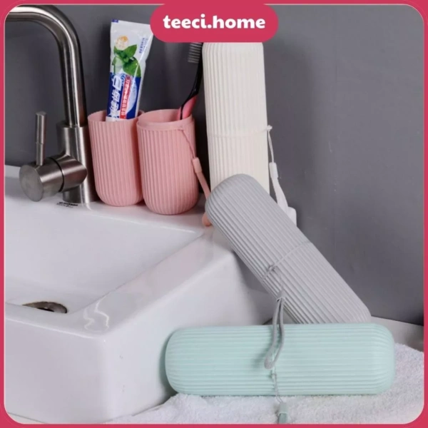 Sự bất ngờ khi hũ đựng bàn chải du lịch vừa tiện lại làm lở le chất kem đánh răng trong hành lý. - Ảnh 1