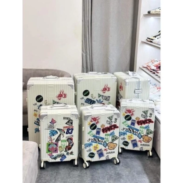 Sự bất ngờ khi khóa sập trên vali kéo khung nhôm khiến chuyến công tác bỗng trở nên khó khăn - Ảnh 3
