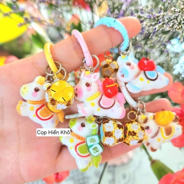 Không phải tất cả các phụ kiện đều có thể tạo ra ấn tượng sâu sắc như charm. (Ảnh 2) Không phải tất cả các phụ kiện đều có thể tạo ra ấn tượng sâu sắc như charm. (Ảnh 2)