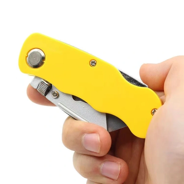 Sử dụng dao giấy không chỉ là việc cắt giấy mà còn là một công cụ hỗ trợ phát triển kỹ năng vận động tinh và tư duy sáng tạo. (Ảnh 2)