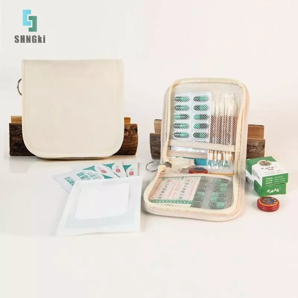 Trong những chuyến dã ngoại, chúng ta thường tập trung vào việc lựa chọn lều, giày dép, thực phẩm và dụng cụ cắm trại. (Ảnh 2)