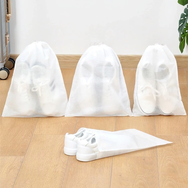 Những lợi ích này không chỉ giúp duy trì ngoại hình và độ bền của giày, mà còn giảm tần suất vệ sinh, sửa chữa – tiết kiệm thời gian và chi phí cho người dùng. (Ảnh 3)
