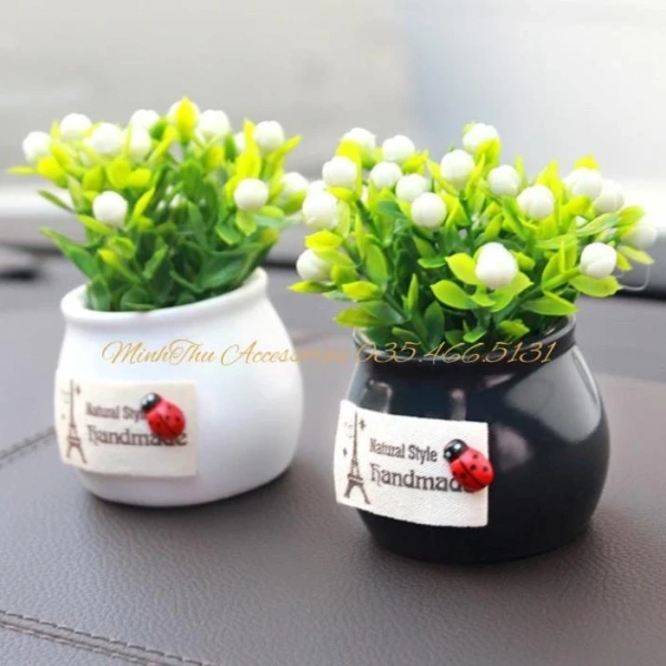 Trong mỗi quốc gia, luật giao thông thường quy định rõ ràng về việc không được làm che khuất tầm nhìn của người lái. (Ảnh 2) Trong mỗi quốc gia, luật giao thông thường quy định rõ ràng về việc không được làm che khuất tầm nhìn của người lái. (Ảnh 2)