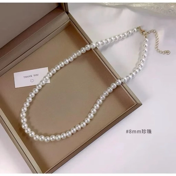 Sự hài hòa giữa độ lấp lánh của phụ kiện và sự thoải mái khi bé gái diện áo dài - Ảnh 2 Sự hài hòa giữa độ lấp lánh của phụ kiện và sự thoải mái khi bé gái diện áo dài - Ảnh 2