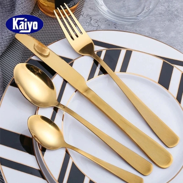 Sự khác biệt giữa ấn tượng đầu tiên và thực tế bảo quản bộ dao muỗng inox màu vàng trong môi trường nhà hàng - Ảnh 1 Sự khác biệt giữa ấn tượng đầu tiên và thực tế bảo quản bộ dao muỗng inox màu vàng trong môi trường nhà hàng - Ảnh 1