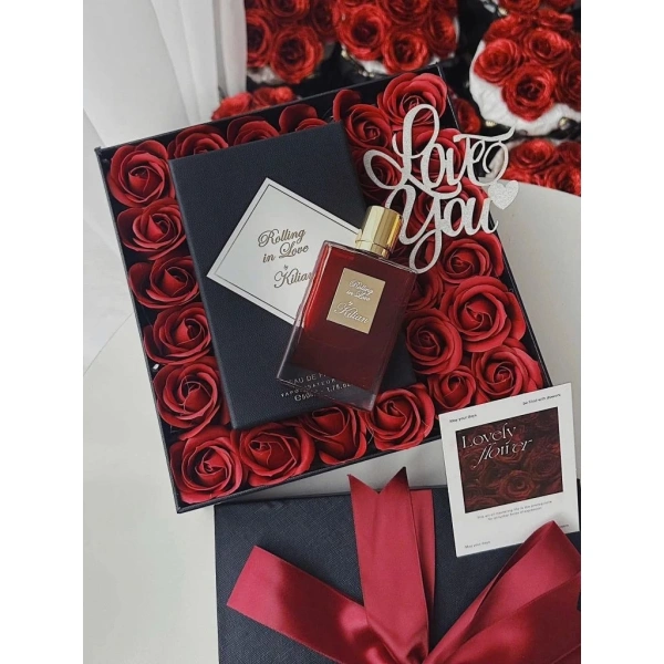 Sự khác biệt giữa mong đợi hương thơm sang trọng kéo dài 24h và thực tế khi dùng nước hoa unisex suốt một ngày dài - Ảnh 1 Sự khác biệt giữa mong đợi hương thơm sang trọng kéo dài 24h và thực tế khi dùng nước hoa unisex suốt một ngày dài - Ảnh 1