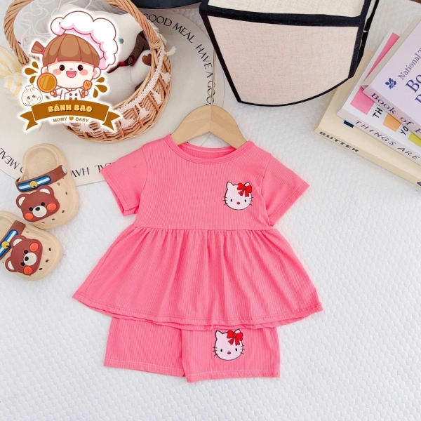 Kích thước không chỉ dựa vào cân nặng mà còn phải tính tới chiều dài tay, độ dày da và mức độ hoạt động của bé. (Ảnh 3) Kích thước không chỉ dựa vào cân nặng mà còn phải tính tới chiều dài tay, độ dày da và mức độ hoạt động của bé. (Ảnh 3)