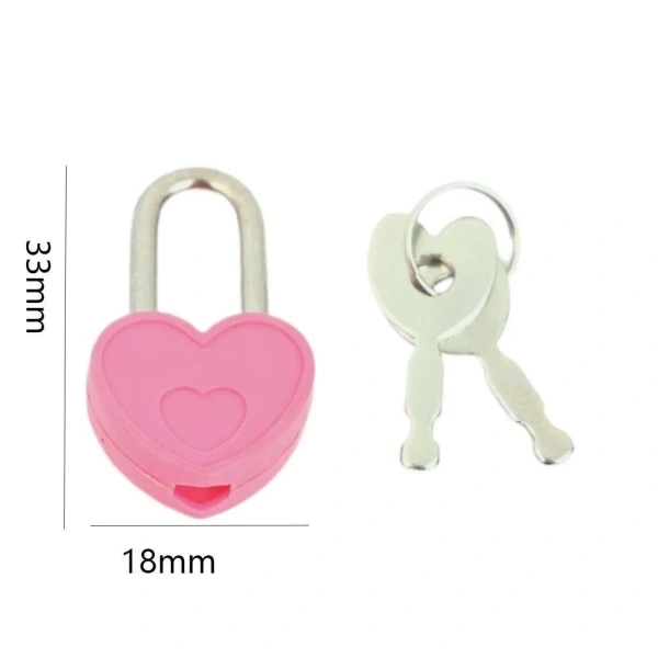Trong khi các loại ô khóa truyền thống thường có thiết kế lớn, nặng và đôi khi khó thao tác, ô khóa mini dạng nhỏ gọn – đặc biệt là những mẫu có hình dáng độc đáo như trái tim – đáp ứng một nhu cầu rất thực tế: bảo mật nhanh chóng mà không làm nặng thêm hành lý. (Ảnh 2)