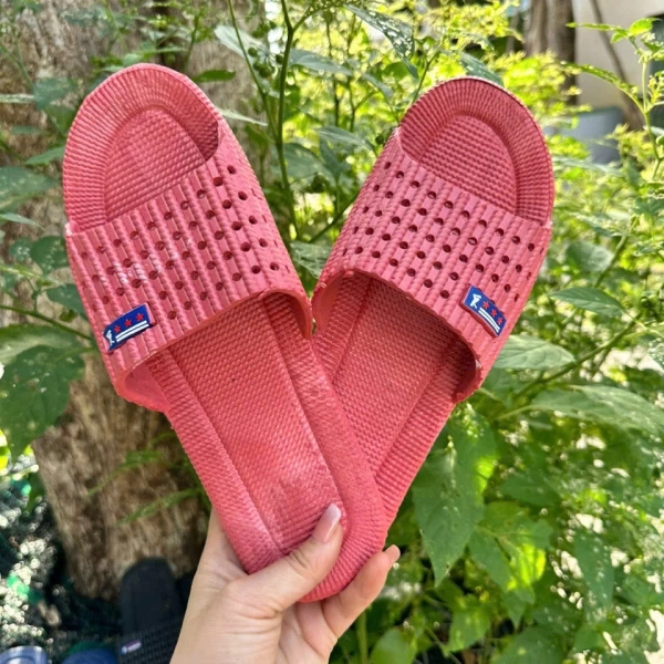 Với hơn 10 đôi, mẫu combo này đáp ứng nhu cầu cho cả nam và nữ trong một hộ gia đình. (Ảnh 4)