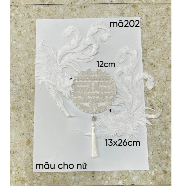 Nhìn vào bảng so sánh, không khó nhận thấy rằng cặp hỷ thêu cao cấp không chỉ mang lại vẻ đẹp thẩm mỹ mà còn giải quyết vấn đề khó chịu khi mặc áo dài trong suốt thời gian dài. (Ảnh 5) Nhìn vào bảng so sánh, không khó nhận thấy rằng cặp hỷ thêu cao cấp không chỉ mang lại vẻ đẹp thẩm mỹ mà còn giải quyết vấn đề khó chịu khi mặc áo dài trong suốt thời gian dài. (Ảnh 5)