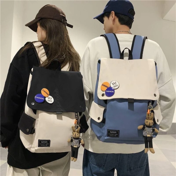 Phần lớn balo thời trang nữ cho bé hiện nay được thiết kế dựa trên xu hướng “ulzzang” – phong cách Hàn Quốc nổi bật với các chi tiết đáng yêu như mặt khủng long, túi phụ trang trí, cùng màu sắc pastel nhẹ nhàng. (Ảnh 2)