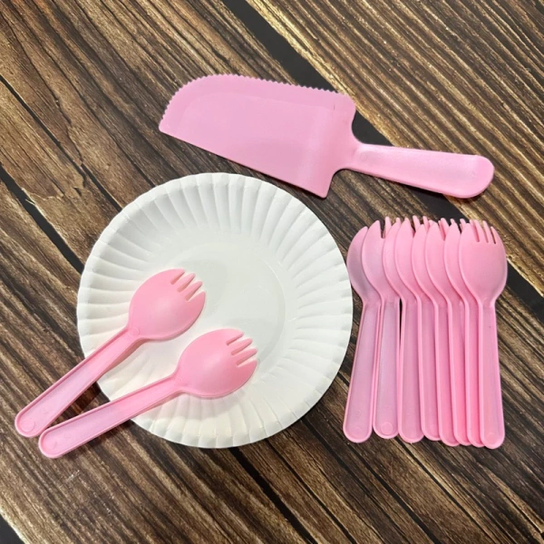 Sự thật về độ bền của đĩa, nĩa và dao giấy trong các buổi tiệc gia đình - Ảnh 2