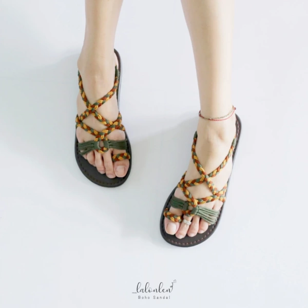 Sự thật về sandal boho khi đi biển: độ bám không như quảng cáo - Ảnh 4 Sự thật về sandal boho khi đi biển: độ bám không như quảng cáo - Ảnh 4