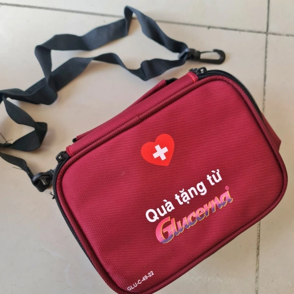 Trong thị trường hiện nay, túi y tế Glucerna chính hãng được đánh giá là một mẫu thiết kế cân bằng giữa kích thước gọn nhẹ và khả năng chứa đựng đa dạng. (Ảnh 4)