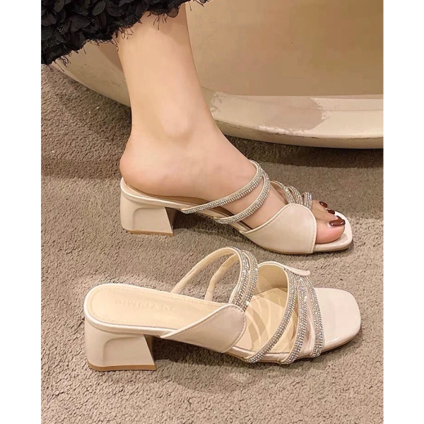 Sự thật về việc chọn sandal quai đá nhẹ khi đi du lịch: tiện nhưng có thể gây bệt chân sau vài ngày - Ảnh 3