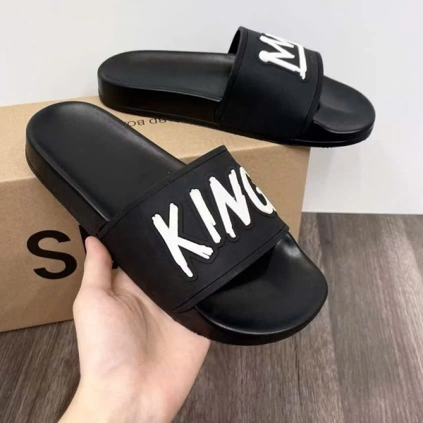 Không phải tất cả các mẫu dép quai ngang đều phù hợp cho việc đi bộ cả ngày. (Ảnh 4)