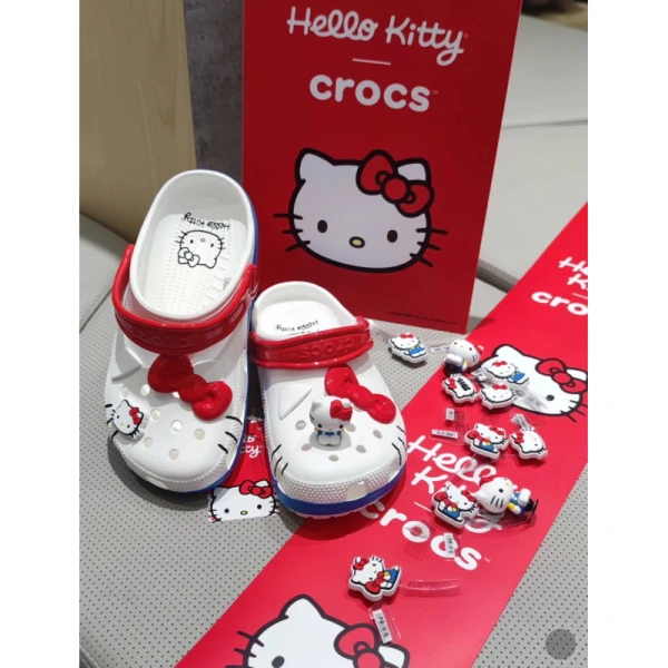 Sự thoải mái ngay lần đầu với đôi dép sục Hello Kitty chuyển sang nỗi lo bùn dính sau mưa - Ảnh 4 Sự thoải mái ngay lần đầu với đôi dép sục Hello Kitty chuyển sang nỗi lo bùn dính sau mưa - Ảnh 4