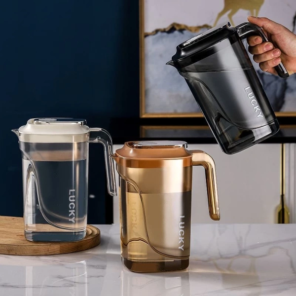 Một số bình được trang bị lớp cách nhiệt đa lớp, giúp duy trì nhiệt độ nước lạnh trong vòng 12–14 giờ và nước nóng khoảng 6–8 giờ. (Ảnh 2) Một số bình được trang bị lớp cách nhiệt đa lớp, giúp duy trì nhiệt độ nước lạnh trong vòng 12–14 giờ và nước nóng khoảng 6–8 giờ. (Ảnh 2)