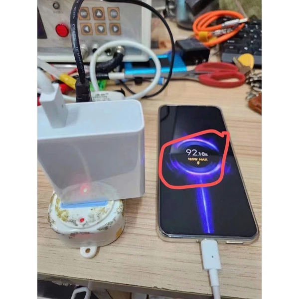 Để hiểu được “độ mạnh” của bộ sạc, trước hết chúng ta cần nắm rõ cách mà công nghệ sạc nhanh hoạt động. (Ảnh 2) Để hiểu được “độ mạnh” của bộ sạc, trước hết chúng ta cần nắm rõ cách mà công nghệ sạc nhanh hoạt động. (Ảnh 2)