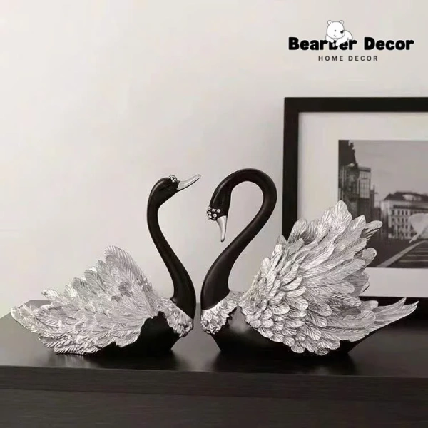 Trong số các loại tượng để bàn, Tượng Thạch Cao Cặp Đôi Thiên Nga nổi bật nhờ kết hợp giữa chất liệu composite cao cấp và thiết kế bán thủ công. (Ảnh 5) Trong số các loại tượng để bàn, Tượng Thạch Cao Cặp Đôi Thiên Nga nổi bật nhờ kết hợp giữa chất liệu composite cao cấp và thiết kế bán thủ công. (Ảnh 5)