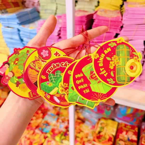 Tag giấy sau khi dán lâu ngày có thể mất độ sáng hoặc có vết bám keo. (Ảnh 5) Tag giấy sau khi dán lâu ngày có thể mất độ sáng hoặc có vết bám keo. (Ảnh 5)