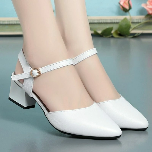 Tại sao gót 5 cm của giày sandal cao gót nữ lại khiến bạn phải dừng lại giữa buổi tiệc? - Ảnh 1 Tại sao gót 5 cm của giày sandal cao gót nữ lại khiến bạn phải dừng lại giữa buổi tiệc? - Ảnh 1