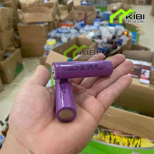Vì vậy, khi bạn cảm thấy pin dự phòng "cạn" nhanh hơn dự tính, một trong những nguyên nhân có thể là nhiệt độ phòng làm việc lên tới 30 °C, hoặc bạn đang sạc qua cổng USB‑C không đúng chuẩn. (Ảnh 3)