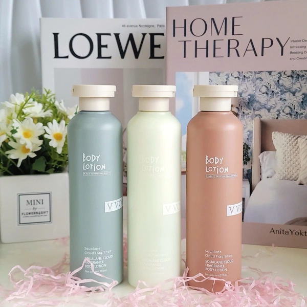 Hương thơm không chỉ là yếu tố tạo cảm giác thích thú; chúng còn ảnh hưởng tới cấu trúc vật lý và khả năng bám dính của lotion trên da. (Ảnh 2)
