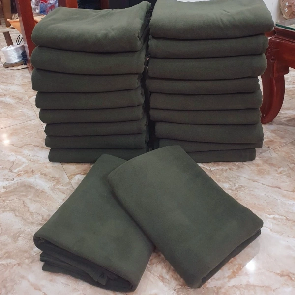 Trong thị trường hiện nay, nhiều thương hiệu chăn nỉ cung cấp sản phẩm với giá dao động từ 150.000 đ đến 300.000 đ. (Ảnh 5)