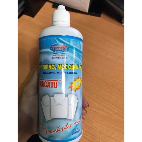 Một số phương pháp thường thấy bao gồm dùng nước giặt bình thường, chất tẩy Omo, Javen hoặc các dung dịch tự chế như giấm trắng, baking soda. (Ảnh 3) Một số phương pháp thường thấy bao gồm dùng nước giặt bình thường, chất tẩy Omo, Javen hoặc các dung dịch tự chế như giấm trắng, baking soda. (Ảnh 3)