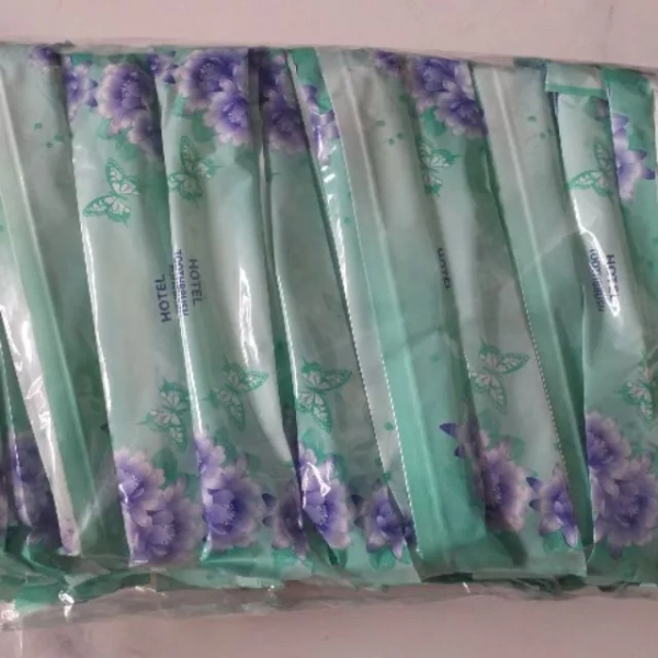 Thật bất ngờ khi bàn chải trang trí trong nhà nghỉ lại gây khó khăn cho việc bảo quản sạch sẽ - Ảnh 1