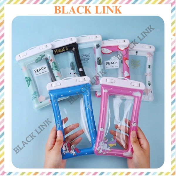 Thấu nhận rằng chiếc túi điện thoại chống nước chỉ thực sự hiệu quả khi khép kín đúng cách. - Ảnh 1 Thấu nhận rằng chiếc túi điện thoại chống nước chỉ thực sự hiệu quả khi khép kín đúng cách. - Ảnh 1