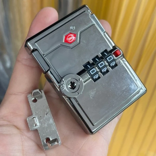 Thay khóa số cho vali, hầu hết người dùng không lường trước được việc cần công cụ đặc biệt - Ảnh 1 Thay khóa số cho vali, hầu hết người dùng không lường trước được việc cần công cụ đặc biệt - Ảnh 1