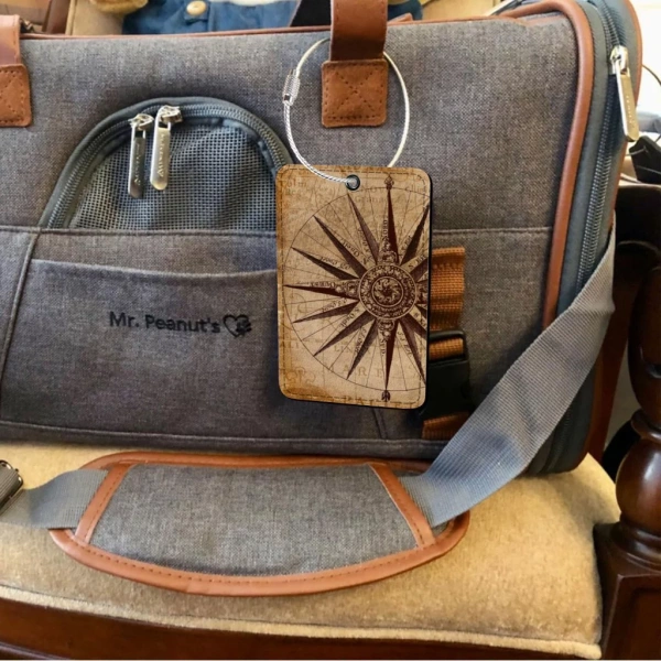 Việc lựa chọn một thẻ hành lý mang phong cách vintage không chỉ là việc mua một sản phẩm, mà còn là quá trình xây dựng một “câu chuyện” cho hành lý của mình. (Ảnh 3)