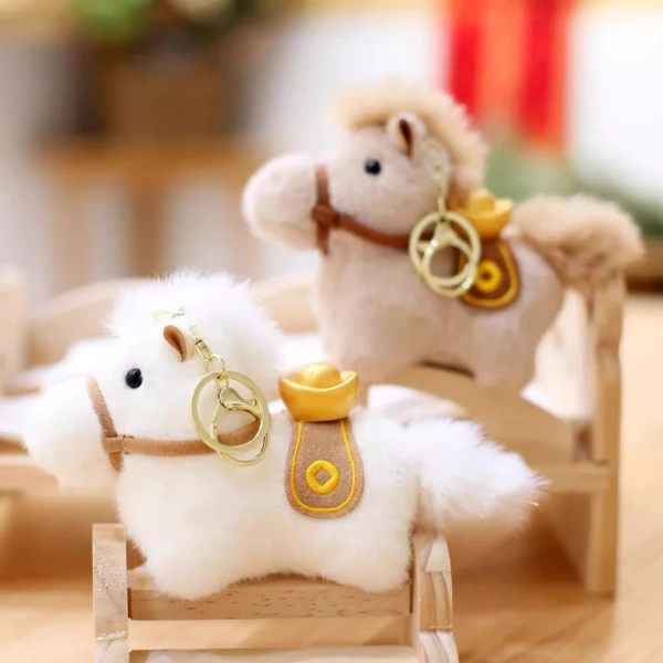 Thời gian gần đây, các nhà sản xuất đã đưa các món đồ chơi mang tính “linh vật” vào danh mục bán hàng chính, nhất là trong dịp Tết. (Ảnh 2)