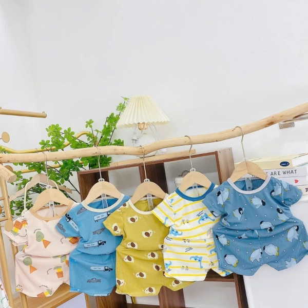 Mặc dù thun tăm lạnh đã trở thành một “trụ cột” trong tủ đồ mùa hè cho trẻ, phụ huynh vẫn cần cân nhắc một số yếu tố để lựa chọn sản phẩm phù hợp nhất. (Ảnh 3)