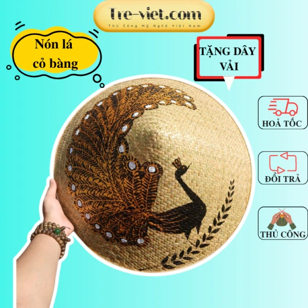 Thực tế khi mặc nón lá cỏ bàng dày dặn, quai nón thường khiến người dùng phải điều chỉnh liên tục - Ảnh 1