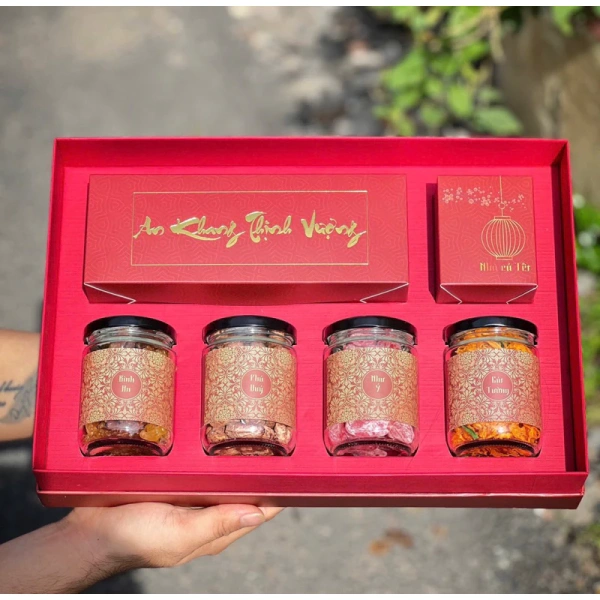 Thực tế khi mở hộp quà Tết sang trọng thường khác hoàn toàn so với kỳ vọng ban đầu - Ảnh 4 Thực tế khi mở hộp quà Tết sang trọng thường khác hoàn toàn so với kỳ vọng ban đầu - Ảnh 4